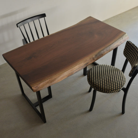 ウォールナット一枚板　ダイニングテーブルとしての使用イメージ